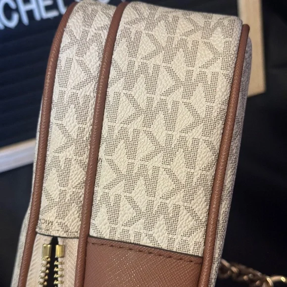 Michael Kors Jet Set Travel Medium Logo Crossbody NWOT - Picture 13 of 14